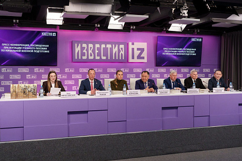 Университет «Синергия» представил учебное пособие по начальной военной подготовке